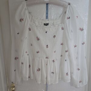 NWT Woman's Torrid White Floral Smocked Blouse SIZE 1 Torrid Sizing (14/16)